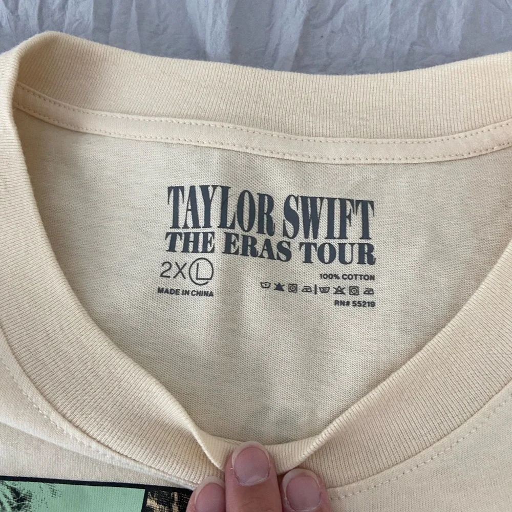 Eras tour tee - Picture 3 of 4